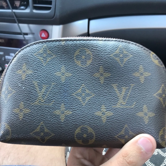 Louis Vuitton - Picture 2 of 3